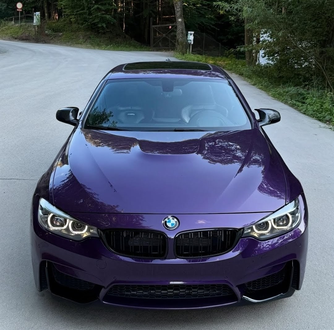 BMW M4 F82 – główne ujęcie, fioletowa perła