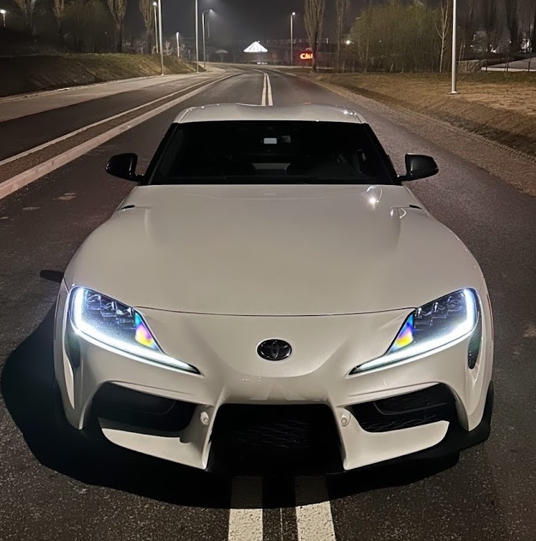 Toyota Supra MK5 – główne ujęcie, biała